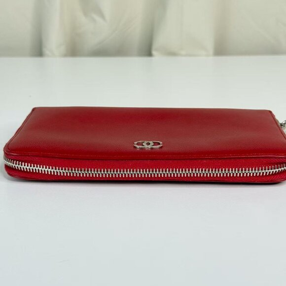 Chanel Red Leather CC Logo Wallet - Elegant Classic Design - Picture 5 of 8